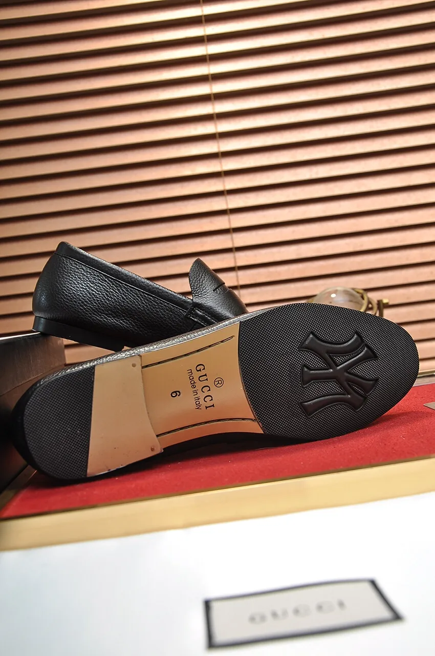 Men's shoes 💰520💶【GUCCI】 (High-end Niuli) New 🍀Gucci* - top version Gucci Peas shoes! Made of imported original cowhide, the inner top layer is comfortable cowhide lining! Original wear-resistant rubber outsole! High quality products! Code number 38-44!